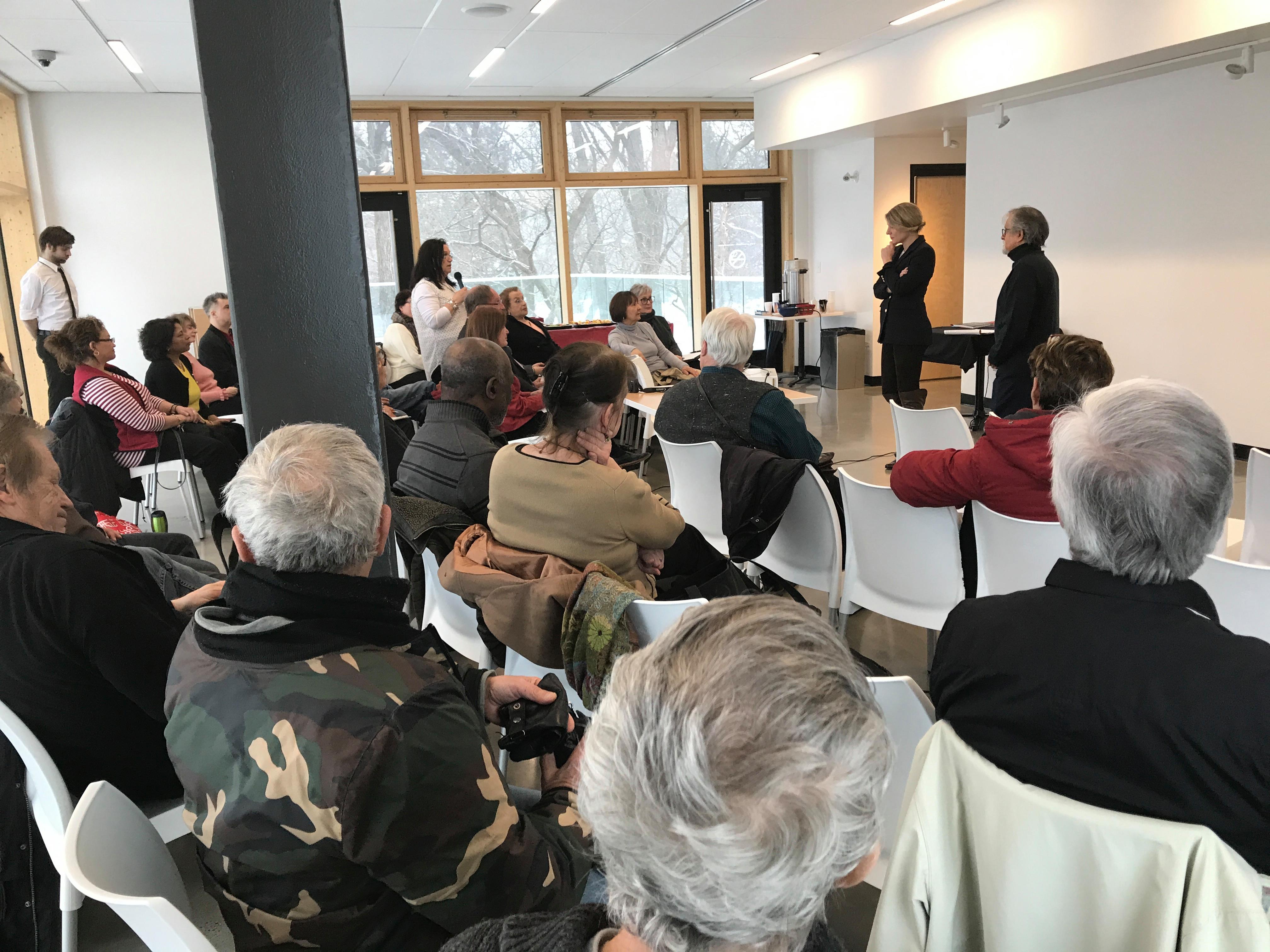 La ministre Mélanie Joly et l’AQDR Ahuntsic‒Saint-Laurent tiennent une table ronde sur les réalisations du gouvernement canadien pour les aînés