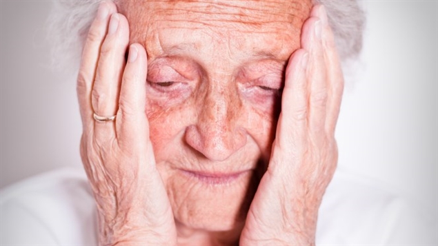 [Audio] Alzheimer : les femmes dans l’oeil du cyclone | ICI Radio-Canada Première | 6 janvier 2015