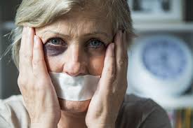 Qui appliquera la loi punissant la maltraitance des aînés?